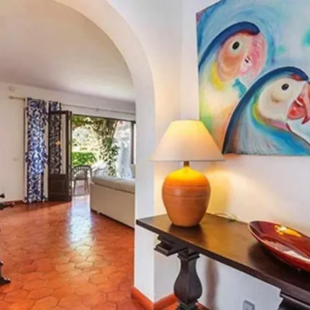 Casa Com Piscina E Jardim Ideal Familias
