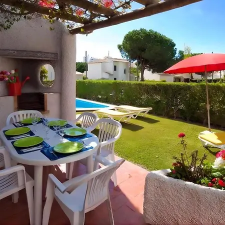 Casa Com Piscina E Jardim Ideal Familias *