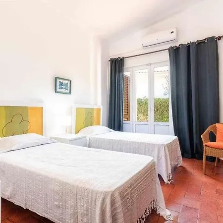 Casa Com Piscina E Jardim Ideal Familias Hotel *
